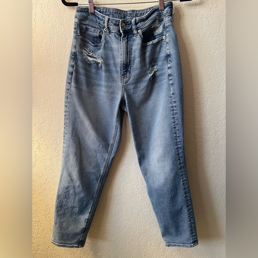 American Eagle Outfitters mom strait Jeans